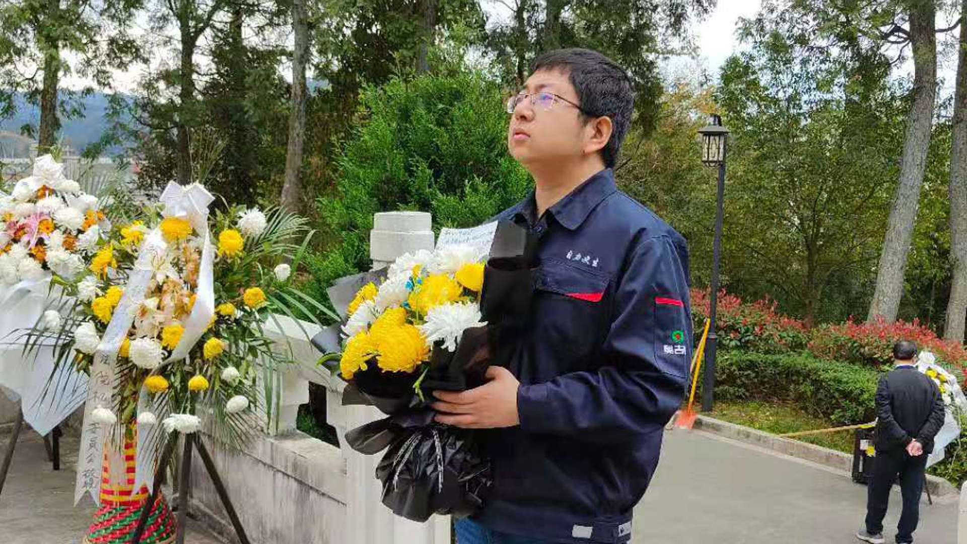 青山埋忠骨 鐵血鑄英魂——奧吉娜集團清明前夕祭拜衛國戍邊英烈